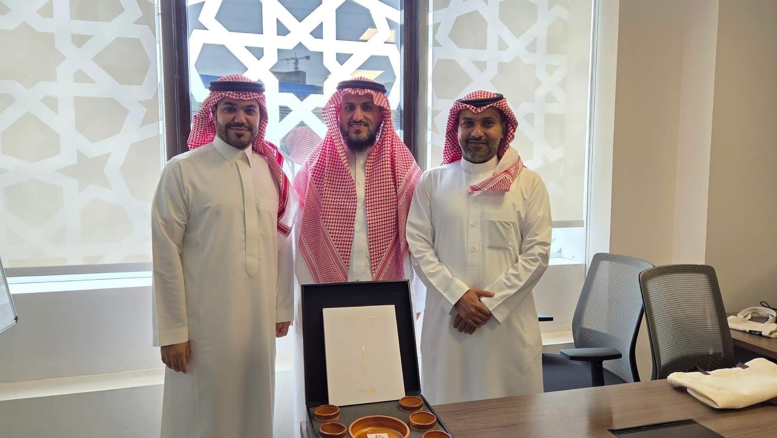 الدحيم يطلع على تجربة «تجمعات جاكس» في الدرعية