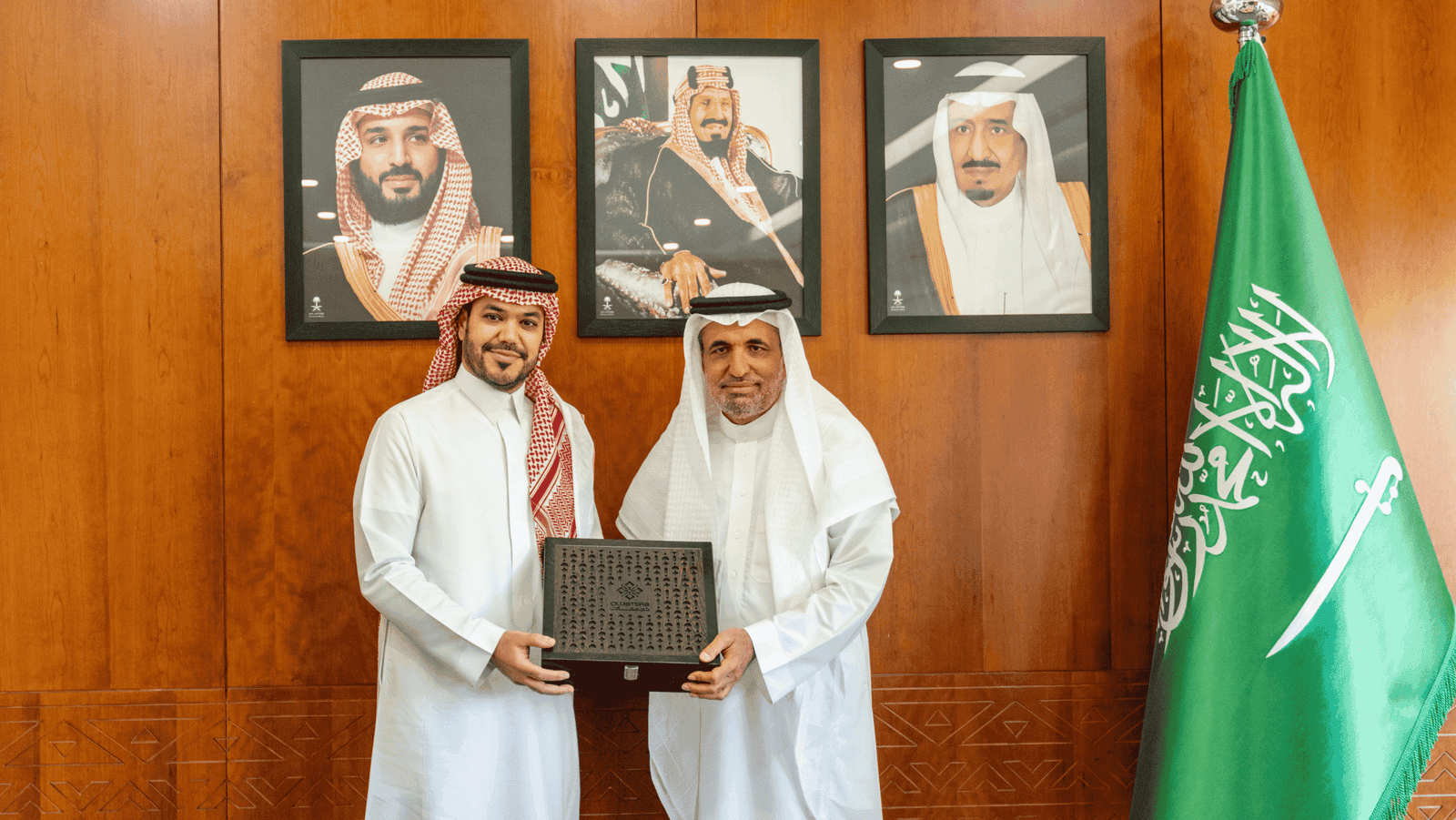 الحربش يطلع على تجربة «تجمعات جاكس»